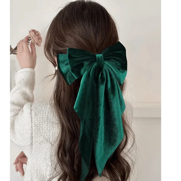 Luxe Green Velvet Bow Hair Clip - Picture 1 of 4
